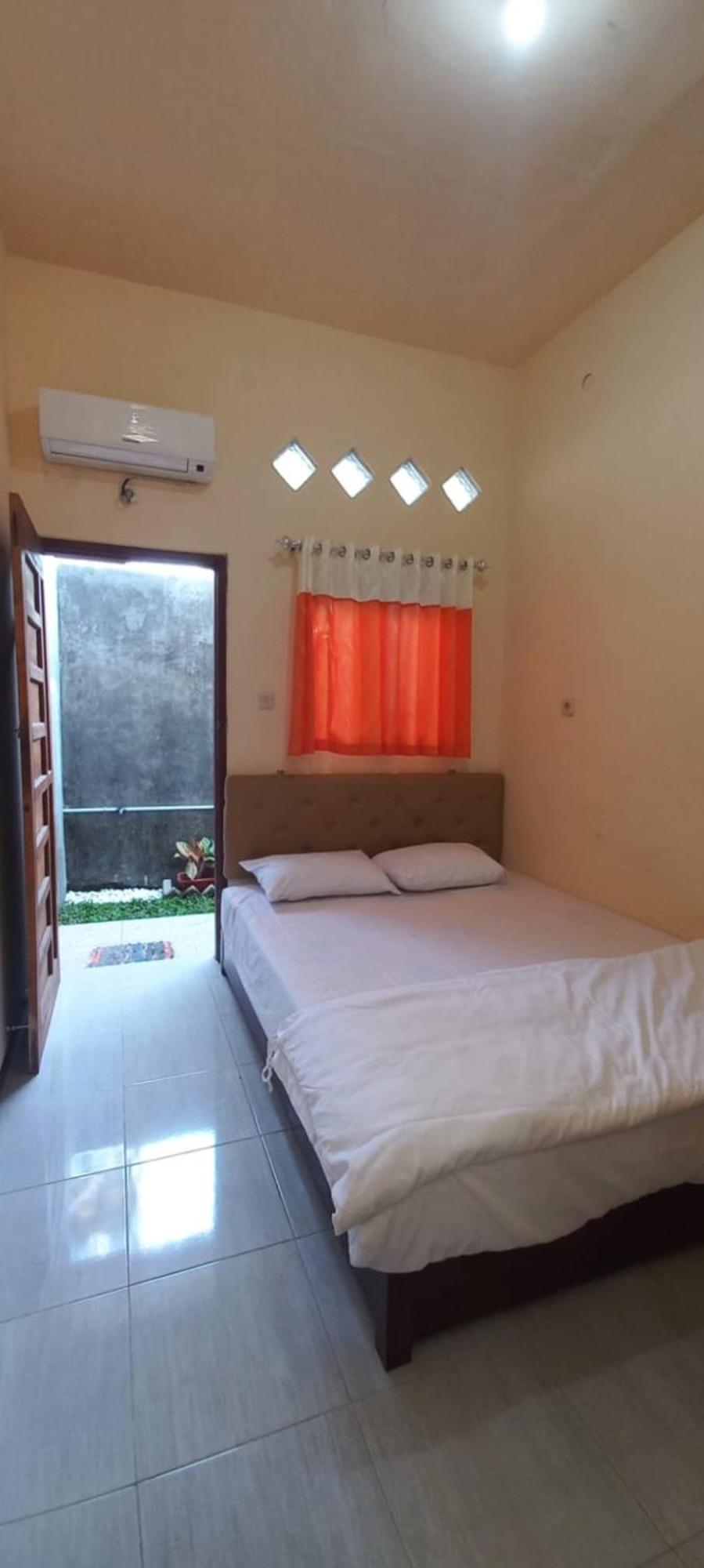 Angler Family Guest House Blitar Εξωτερικό φωτογραφία
